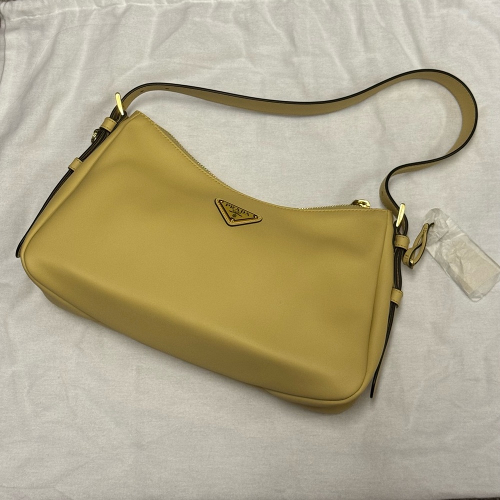 BNIB Prada Aimée medium leather shoulder bag - Vanilla